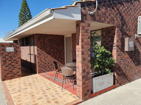 Ocean Beach Chalet 18 - Maitland Accommodation 1