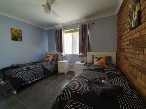 Ocean Beach Chalet 18 - Maitland Accommodation 4