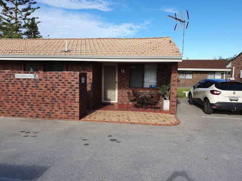 Ocean Beach Chalet 18 - Maitland Accommodation 5