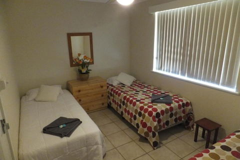 Ocean Beach Chalet 15 - Maitland Accommodation 3