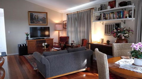 Laurel House - Maitland Accommodation 5