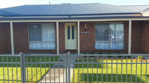 Numurkah Apartments The Saxton - Maitland Accommodation 5