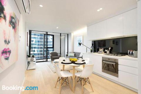Complete Host CBD Lighthouse Apartments - Maitland Accommodation 2