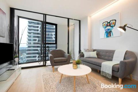 Complete Host CBD Lighthouse Apartments - Maitland Accommodation 4