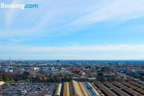 Complete Host CBD Lighthouse Apartments - Maitland Accommodation 1