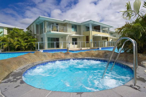 Pacific Blue Pool Spa & More Available In Complex! - Maitland Accommodation 1