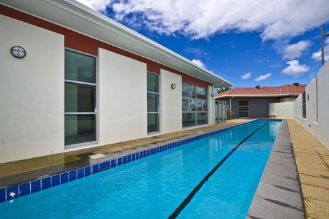 Pacific Blue Pool Spa & More Available In Complex! - Maitland Accommodation 5