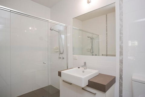 Exclusive Anglesea River Beach Apartment - Maitland Accommodation 2