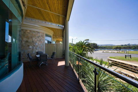 Exclusive Anglesea River Beach Apartment - Maitland Accommodation 4
