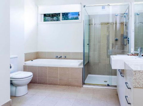 COASTAL SOUL VILLA At BROADBEACH - Maitland Accommodation 4