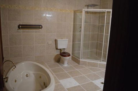 Gargoyle Lodge - Maitland Accommodation 6