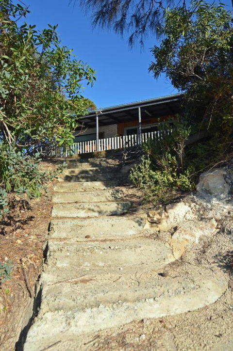 CDC 625 Beach House Incl.rear 2BR Studio - Maitland Accommodation 2