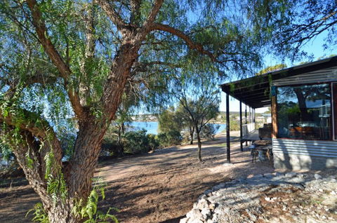 CDC 625 Beach House Incl.rear 2BR Studio - Maitland Accommodation 3