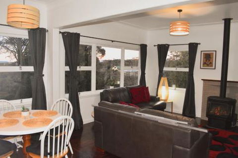 NEW Winston Cottage Leura Views & Location - Maitland Accommodation 1