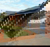 Numurkah self contained Apartments - Maitland Accommodation