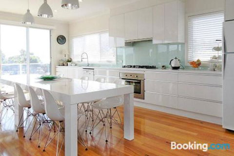 Allure - Maitland Accommodation 7