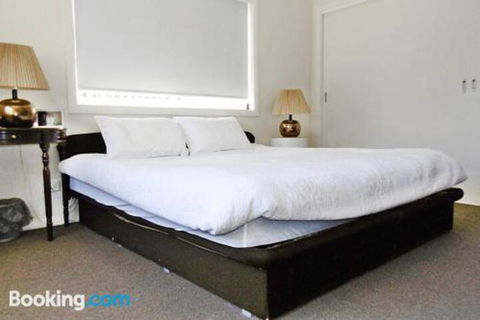 Allure - Maitland Accommodation 5