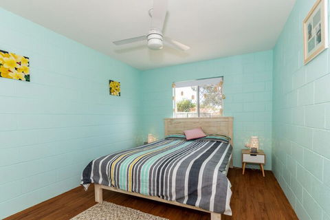 Charm & Comfort In This Ground Floor Unit With Water Views! Welsby Pde Bongaree - Maitland Accommodation 6