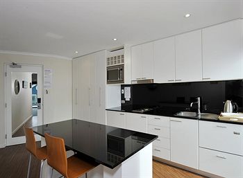 Waters Edge Luxury At Mandurah - Maitland Accommodation 5