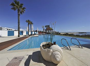 Waters Edge Luxury At Mandurah - Maitland Accommodation 1