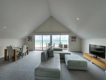 Waters Edge Luxury At Mandurah - Maitland Accommodation 6