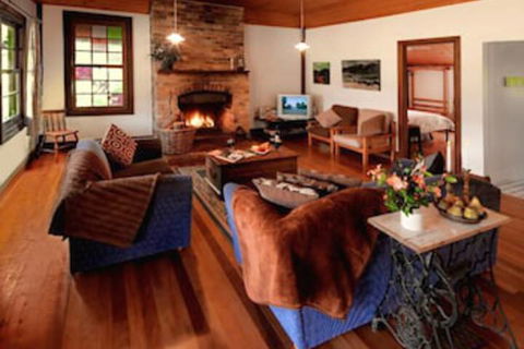 Cedar Creek Cottages - Maitland Accommodation 6