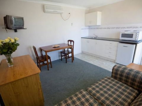 Country Life Accommodation - Maitland Accommodation 0