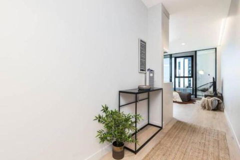 Luxe Bedroom Apt City View Retreat On Elizabeth Street CBD - Maitland Accommodation 4