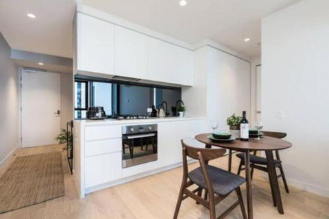 Luxe Bedroom Apt City View Retreat On Elizabeth Street CBD - Maitland Accommodation 1