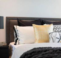 Luxe Bedroom Apt City View Retreat on Elizabeth Street CBD - Maitland Accommodation