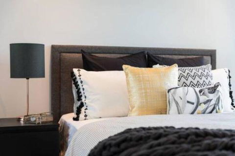 Luxe Bedroom Apt City View Retreat On Elizabeth Street CBD - Maitland Accommodation 0