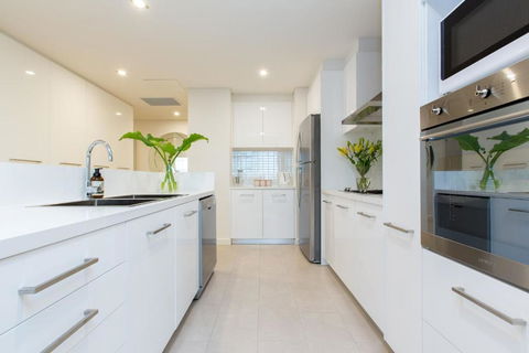 Luxury Four Bedroom Apartment - Maitland Accommodation 1