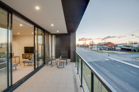 Luxury Four Bedroom Apartment - Maitland Accommodation 5