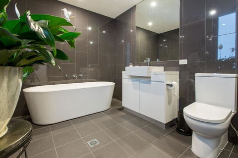 Luxury Four Bedroom Apartment - Maitland Accommodation 2