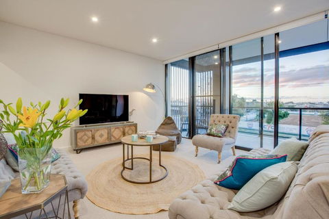 Luxury Four Bedroom Apartment - Maitland Accommodation 4