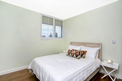 Beautiful 2 Bedroom Apartment Overlooking Manly Wharf MAN29 - Maitland Accommodation 1