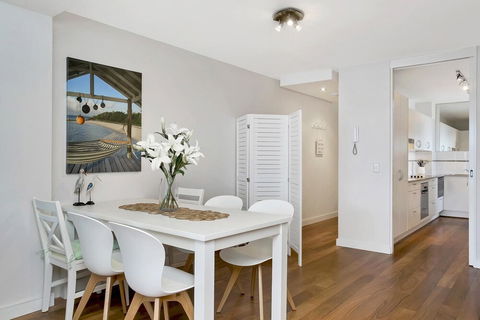 Beautiful 2 Bedroom Apartment Overlooking Manly Wharf MAN29 - Maitland Accommodation 4
