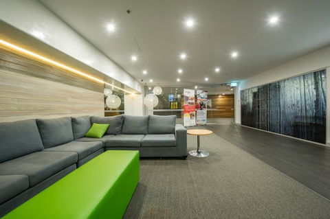 Holistay At Melbourne Central Apartment - Maitland Accommodation 1