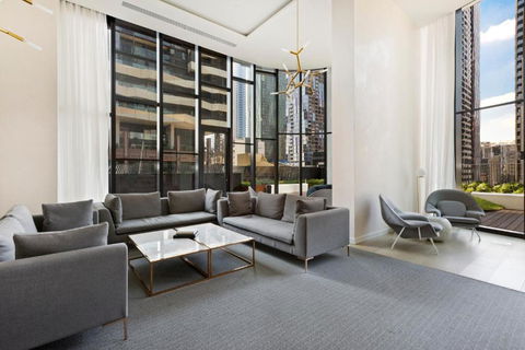 Luxuria Apartments EQ Tower - Maitland Accommodation 3