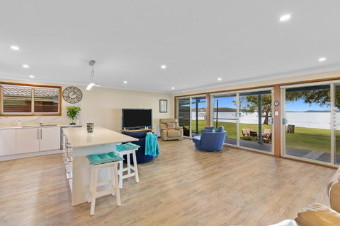 Kalimna Lakeside Living - Maitland Accommodation 2