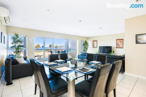Bayline Beachfront Apartment No 4 - Maitland Accommodation 4