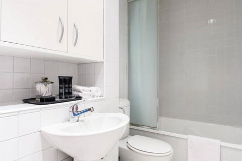 LUCY Stylish City Vibe & Views - Maitland Accommodation 4