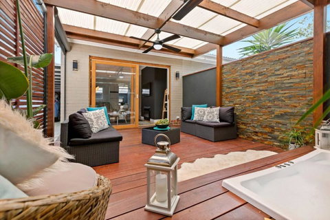 AMORE A Tranquil Retreat With Couples Spa - Maitland Accommodation 1