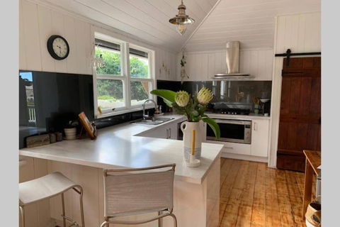 Stunning Queenslander - Maitland Accommodation 5