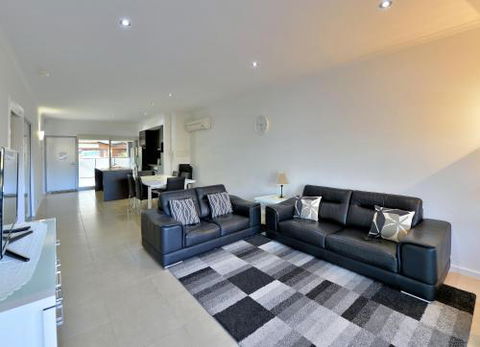 DelMar 3 - Maitland Accommodation 2