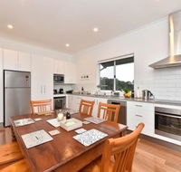 Kinloch Cottage renovated to new on Daisy Hill Vineyard - Maitland Accommodation