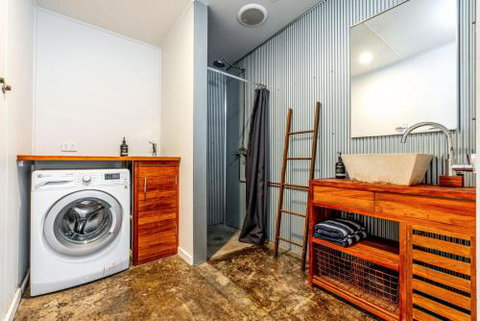 SUNSET BEACH SHACK On SURF - Maitland Accommodation 1