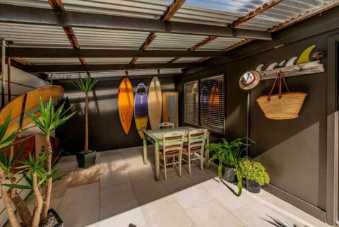SUNSET BEACH SHACK On SURF - Maitland Accommodation 5