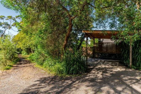 SUNSET BEACH SHACK On SURF - Maitland Accommodation 3