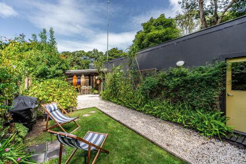 SUNSET BEACH SHACK On SURF - Maitland Accommodation 4